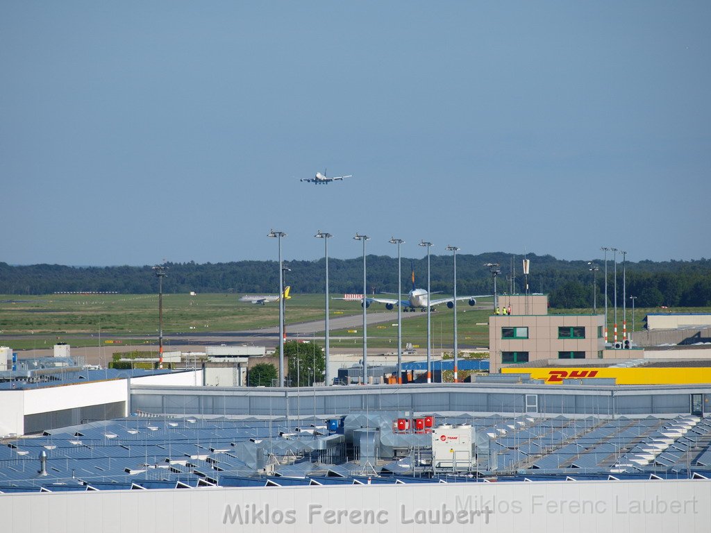 Lufthansa Airbus A 380 zu Besuch Flughafen Koeln Bonn P052.JPG